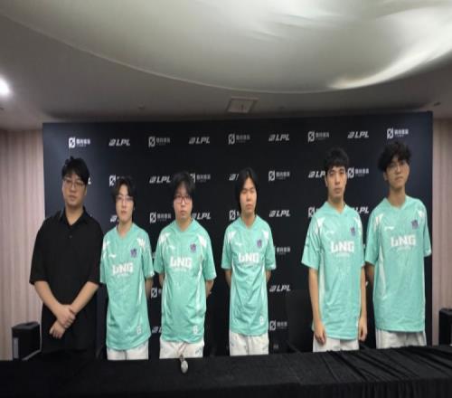 你能当左雾兄弟吗LNG教练：心态英雄选择要调整下后面一定赢