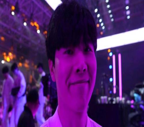 今天一点都不尽兴！Theshy首局0阵亡上次小局0阵亡还要追溯到54小局前