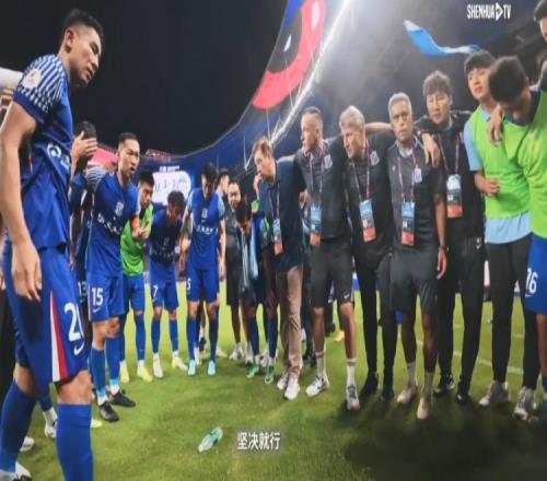 申花点球大战前围成一圈，斯卢茨基喊话：点球坚决就行！