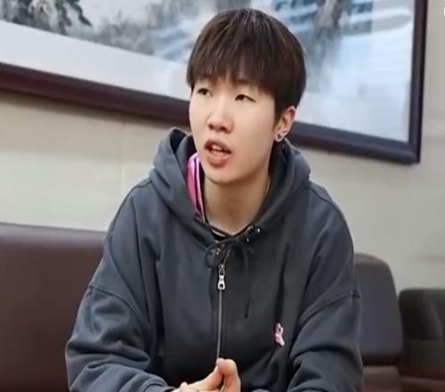 陈玉婕：大运会金牌离不开教练组的努力他们经常熬到凌晨四五点