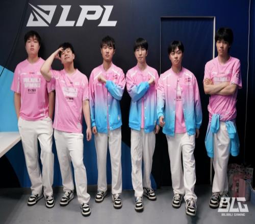 羊村运动会来了！BLG分享选手赛后POSE合照：三赛段开门红