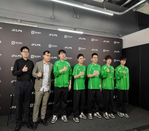 WBG赛后群访教练常规赛查漏补缺季后赛展现更好的面貌进世界赛