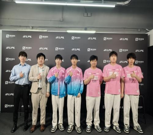 BLG赛后群访教练：下一场打TES我们会做的更好我们会拿下胜利的