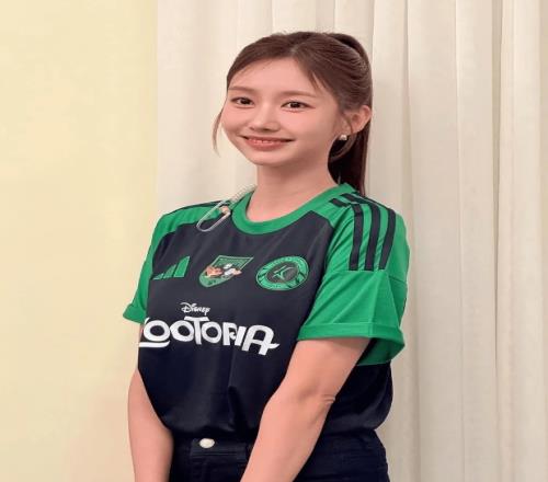 LCK主持尹秀彬晒照：可爱的《疯狂动物城》制服