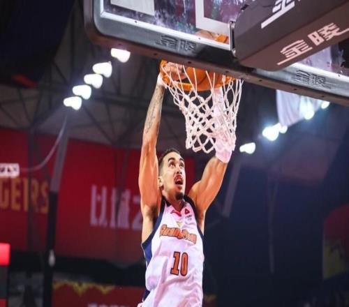 42分36分27分！广东第一大杀器非他莫属：杜锋还舍得裁掉奎因吗