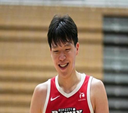 2分13板4帽！连杨瀚森手下败将都熬出头了，开拓者别再耽误小杨了