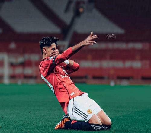 曼联送跑车游说小梅西放弃巴萨梦！留队未来当王牌，获誉最强10后