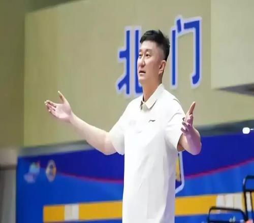 球迷质疑广东队和杜锋打假球上海、浙江等队争夺NBA内线
