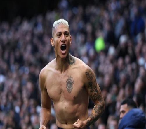 顶级联赛对曼联连续6场不败为热刺并列最长，上次是在1921年