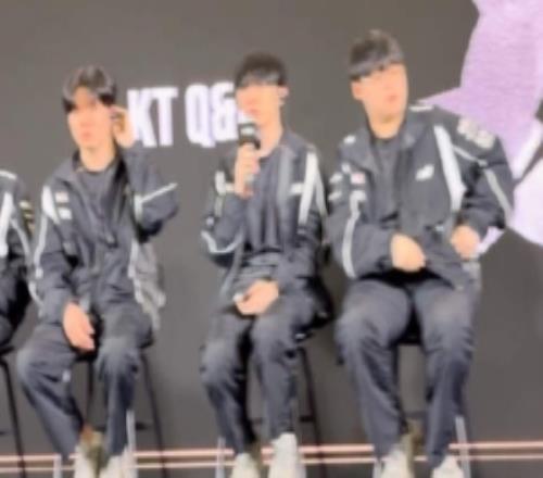 Deokdam：来到世界赛我也是成长了很多，我最想感谢教练