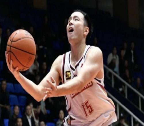 媒体人：青岛男篮顶薪报价王奕博并备好培养费，但浙江男篮未提供账户