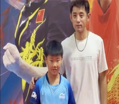 张继科发掘8岁好苗子并分享给樊振东：比我当年厉害多了