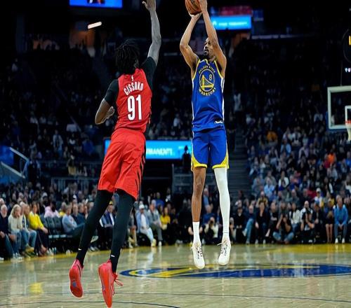 对手太弱了还是手感回暖了勇士后场大闸打出了攻守兼备的表现