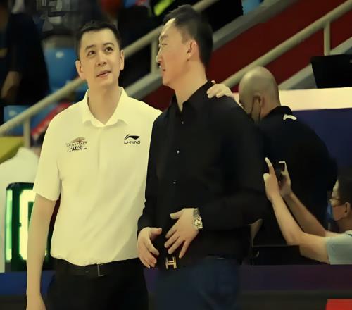 师兄弟对决郭士强现场选拔人才！杨鸣信心十足，刘维伟如何应对