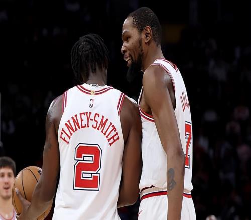 出场时间非常有限！火箭锋线新援的作用也没有办法完全体现出来