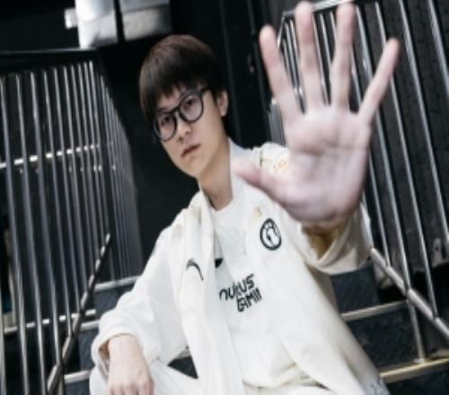第五胜！Meiko赛后晒张开五指：