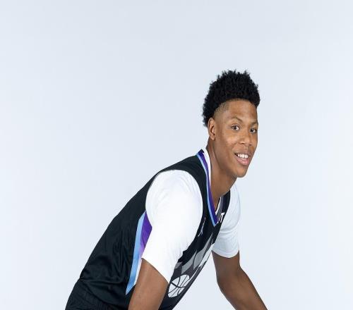 NBA生涯的第一个生日！爵士官方祝贝利19岁生日快乐！