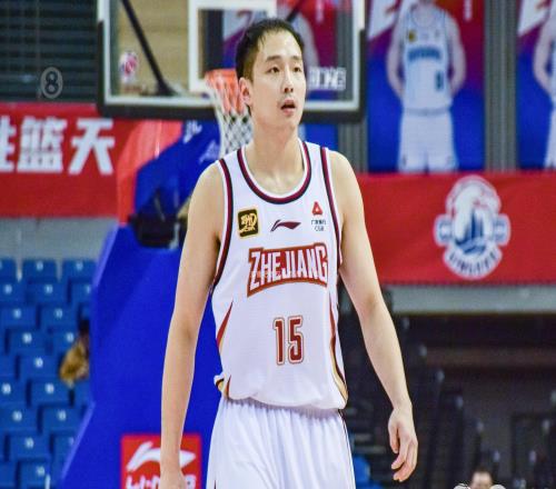 媒体人：青岛顶薪报价王奕博为转会准备培养费但浙江未提供账户