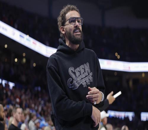 首秀推迟，特雷杨因股四头肌和膝盖伤势将缺席奇才打鹈鹕比赛