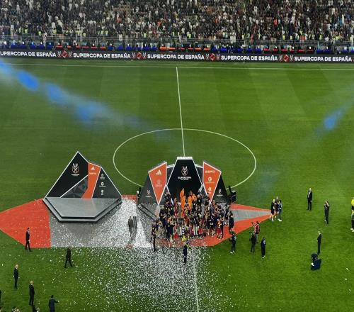 来而无往皇马在西超杯颁奖仪式没给巴萨列队并称是足协要求