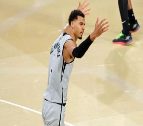 含泪出战！文班亚马告别至亲，痛失冠军！