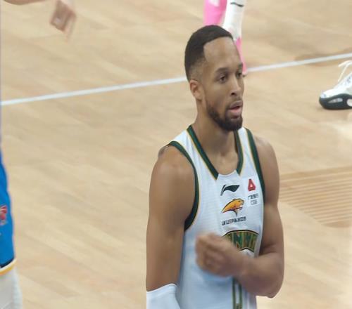 不打了！辽宁男篮被曝裁掉双外援，或输广东队20分以上