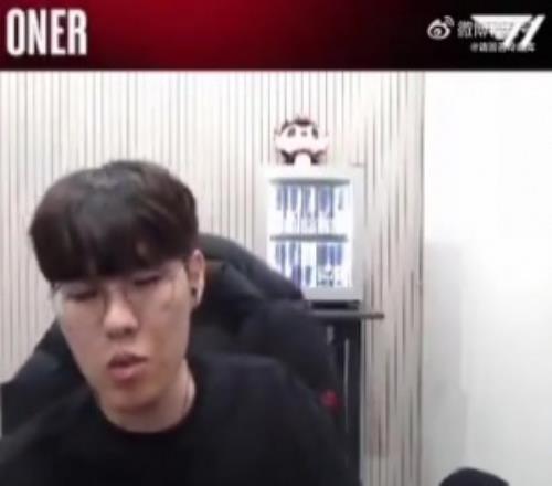 Oner：我和队员们一起的时候，还有跟Keria一起吃饭的时候基本都不穿衣服