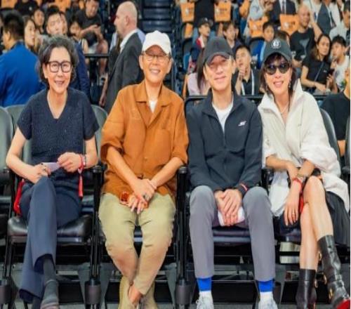 NBA中国赛现场：阿里“三巨头”罕见同框，门票炒至5倍，VIP票遇冷