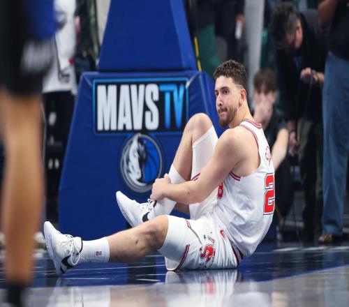 14分钟6投0中！火箭队29岁射手变鸡肋技能太单一，交易自用2选1