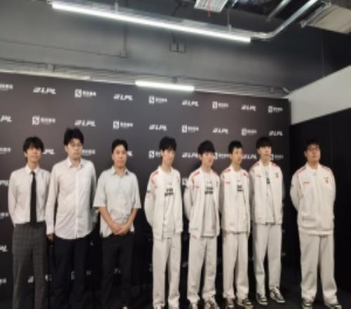 TES赛后群访JKL：今天小规模团战打的比较好转线运营会很轻松