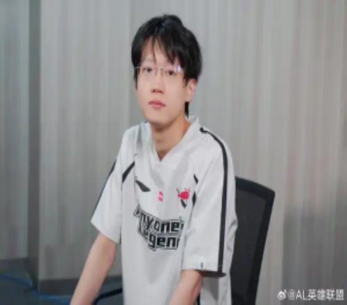 疑似被Shanks人身攻击的女生开贴：朋友提了一句三流选手戳到他们肺管子