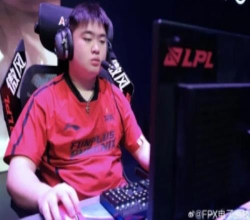 Jwei：很抱歉今年没能走得更远，呆在fpx是我最舒服的一年