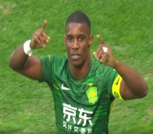 上演大四喜斩获金靴，法比奥当选中超官方第30轮最佳球员