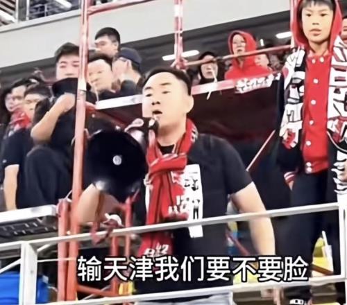 成都球迷怒了！骂完河南外援又骂蓉城球员，韦世豪拍胸口道歉