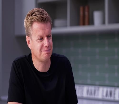 兰格：我们目标始终是关窗后阵容比之前更强，这个夏天做到了