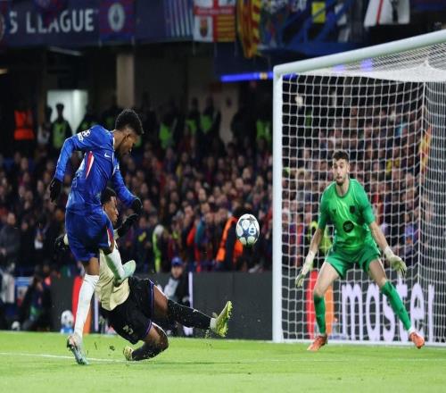 前三次欧冠首发均有进球，埃斯特旺是20岁以下球员第三人