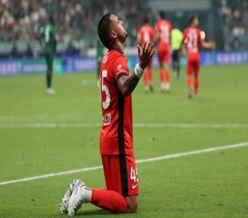 中超争冠悬念终结海港、蓉城和申花先后出战，范德萨能否为领头羊带来好运