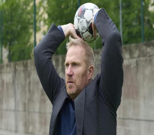 泰晤士：阿森纳聘请界外球教练格罗内马克，后者曾效力利物浦