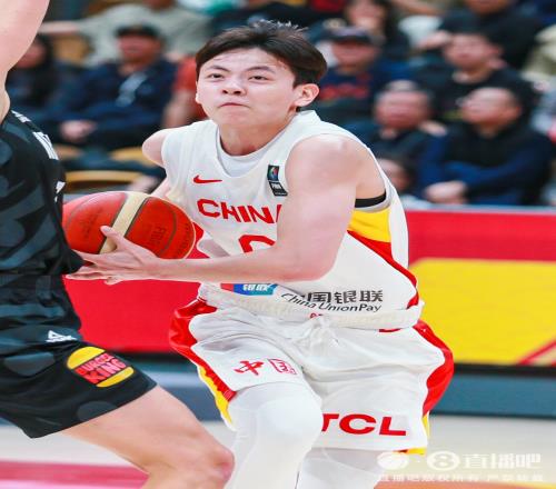 超高效率！杨舒予9投8中&三分2中1攻下17分4板4助