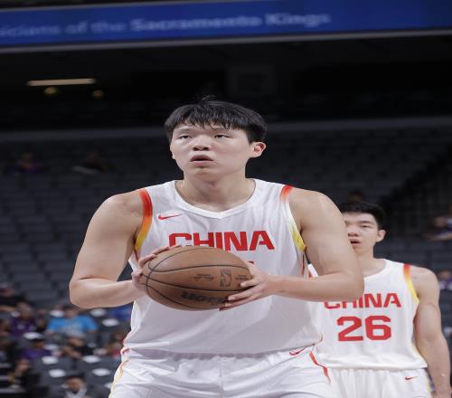 由于周琦情况待定中国男篮更需杨瀚森在中锋位置扮演更重的角色