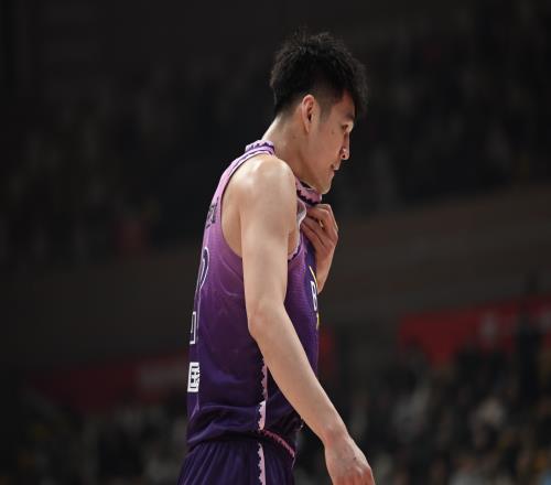 媒体人：广州已用最大诚意报价陈国豪北控要在8月15前定是否匹配