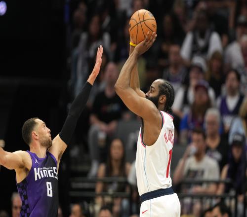 哈登：现在的小孩甚至NBA超巨都在用后撤步对此我很骄傲