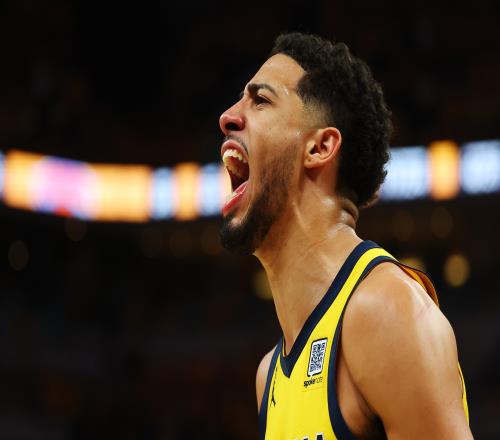 乔治：哈利伯顿是超级巨星未来的NBA门面他会继续证明自己的