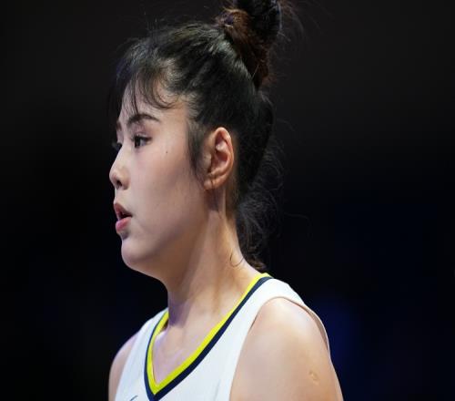 赢得主帅信任飞翼主帅猛夸李月汝：她非常拼给球队注入活力