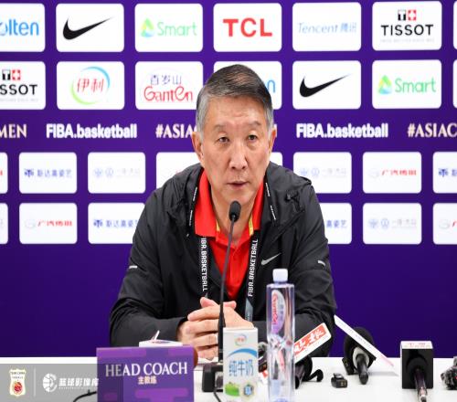 宫鲁鸣：队员很努力&非常想拿下这场比赛双塔阵容下有一些漏洞