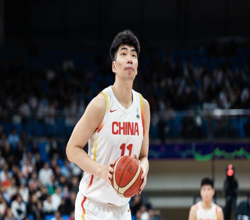 媒体人：中国队今天三分&篮板都还行希望热身赛对手能来点强度