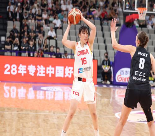中国女篮上半场三分10中7罗欣棫5中3&杨力维2中2韩国女篮10中1