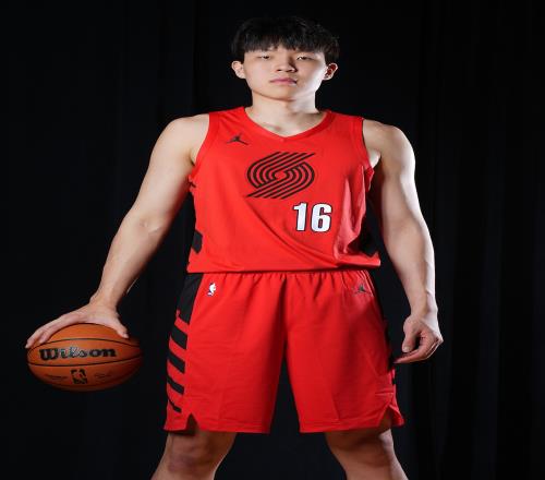 美媒：杨瀚森提升了三分这让人惊讶他可能是开拓者下一个基石