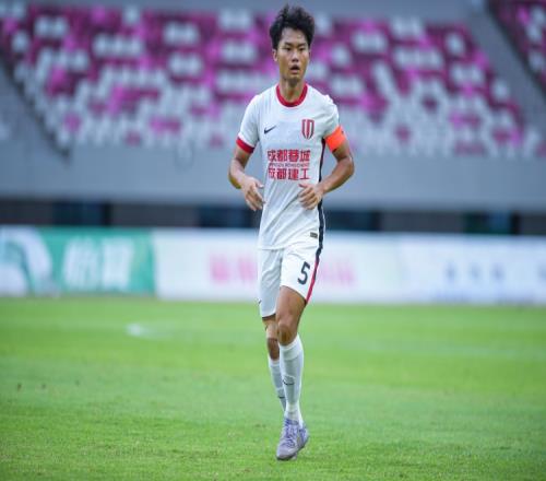 成都蓉城B队队长、后卫李小一22岁转会陕西联合