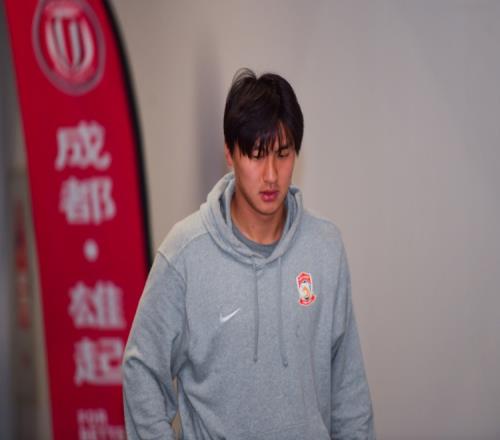 德转：上海海港球员向荣峻租借中甲广西平果
